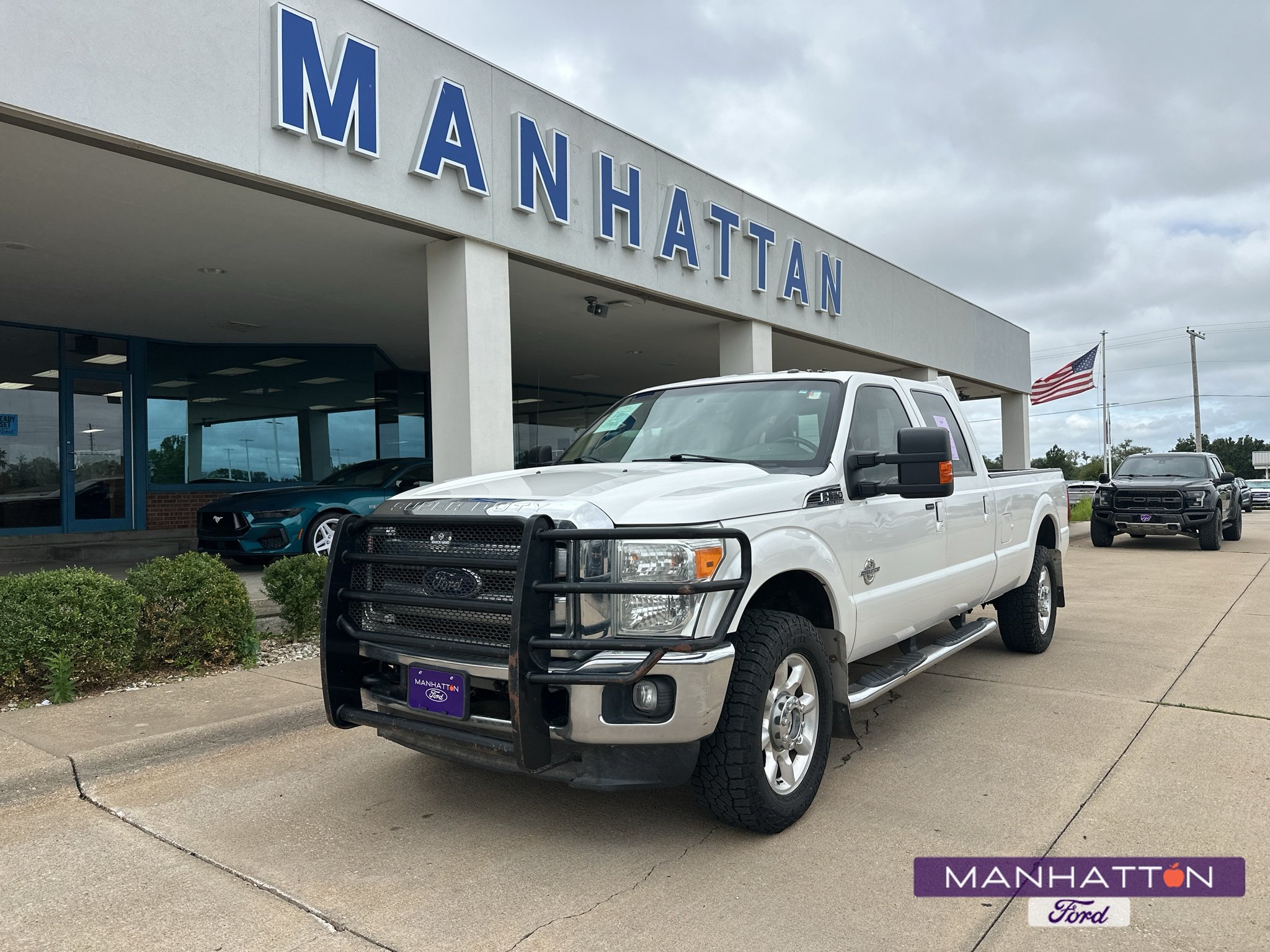 Used 2016 White Platinum Metallic Tri-Coat Ford LARIAT image 1