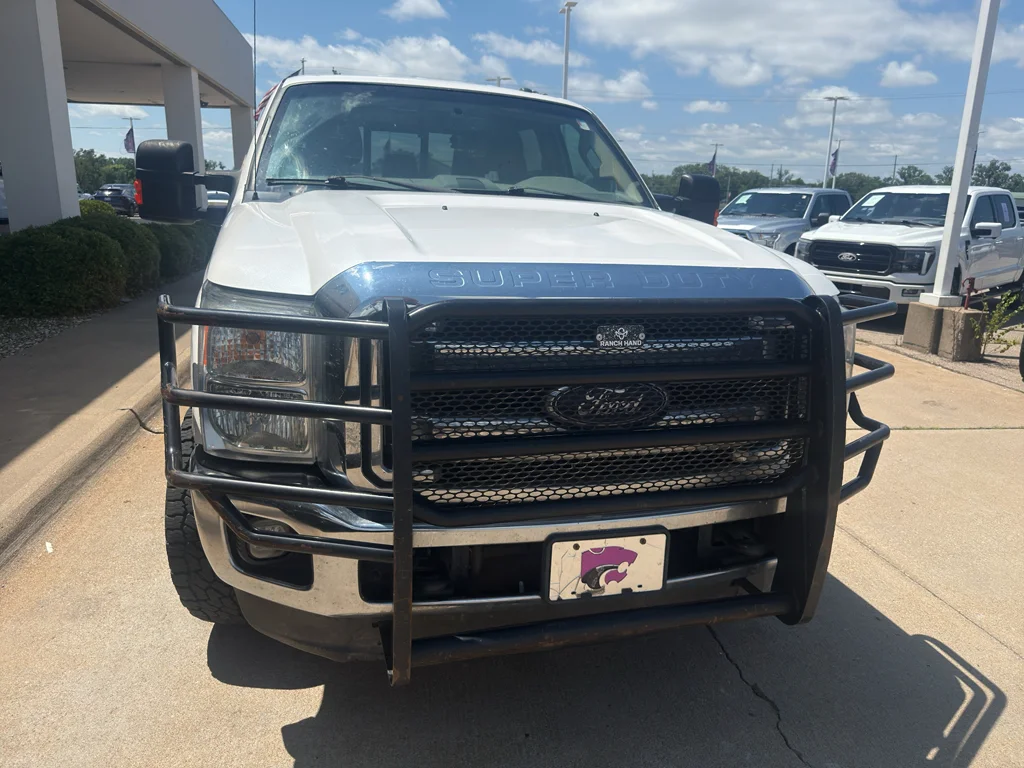 Used 2016 White Platinum Metallic Tri-Coat Ford Platinum image 3