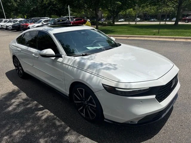 Used 2023 White Honda Touring image 6