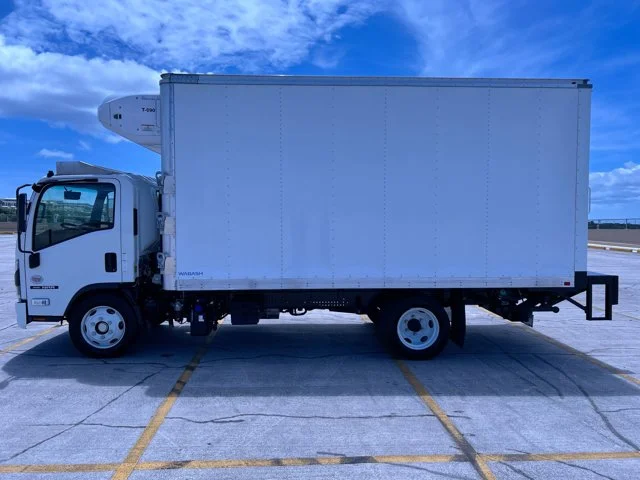 New 2025 White ISUZU 16ft Thermo King w/2500lb Lift, 19,500lb GVWR image 2