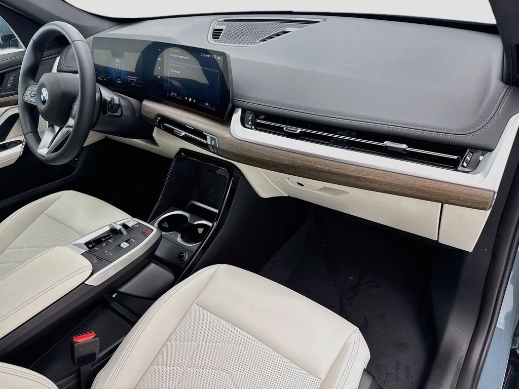New 2026 Green Metallic BMW xDrive28i image 16