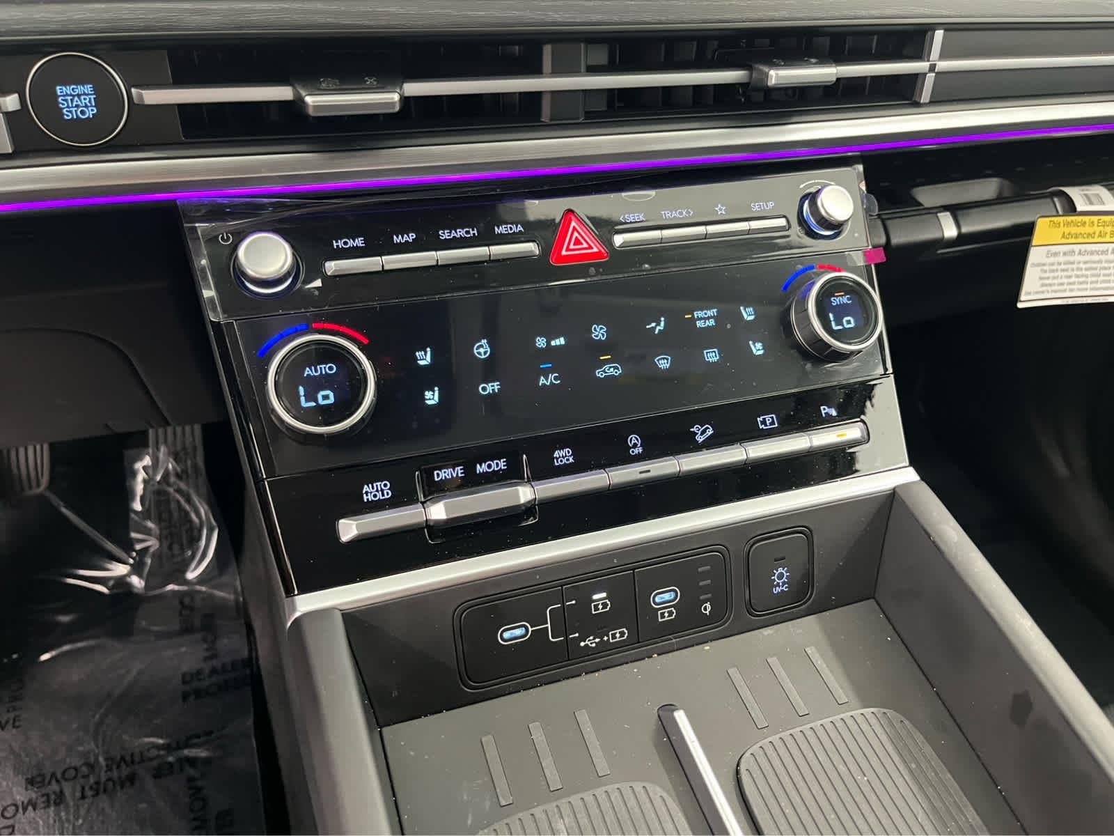 2025 Hyundai Santa Fe Limited - Photo 17