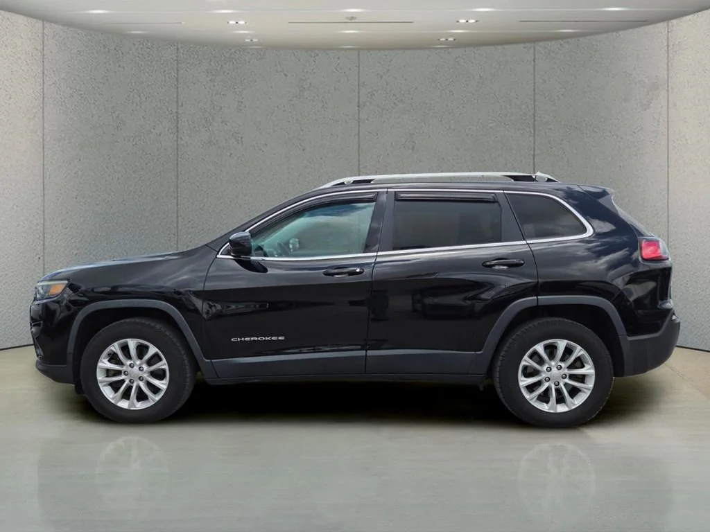 Certified Used 2019 Diamond Black Crystal Pearlcoat Jeep Latitude image 8