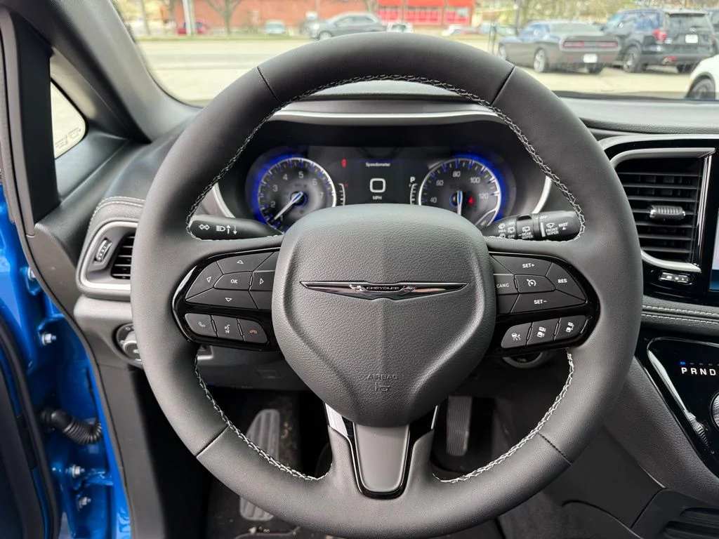New 2026 Hydro Blue Pearl-Coat Exterior Paint Chrysler Select image 14
