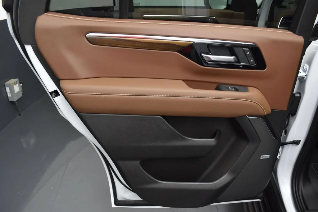 New 2026 Polar White Tricoat Chevrolet High Country image 17