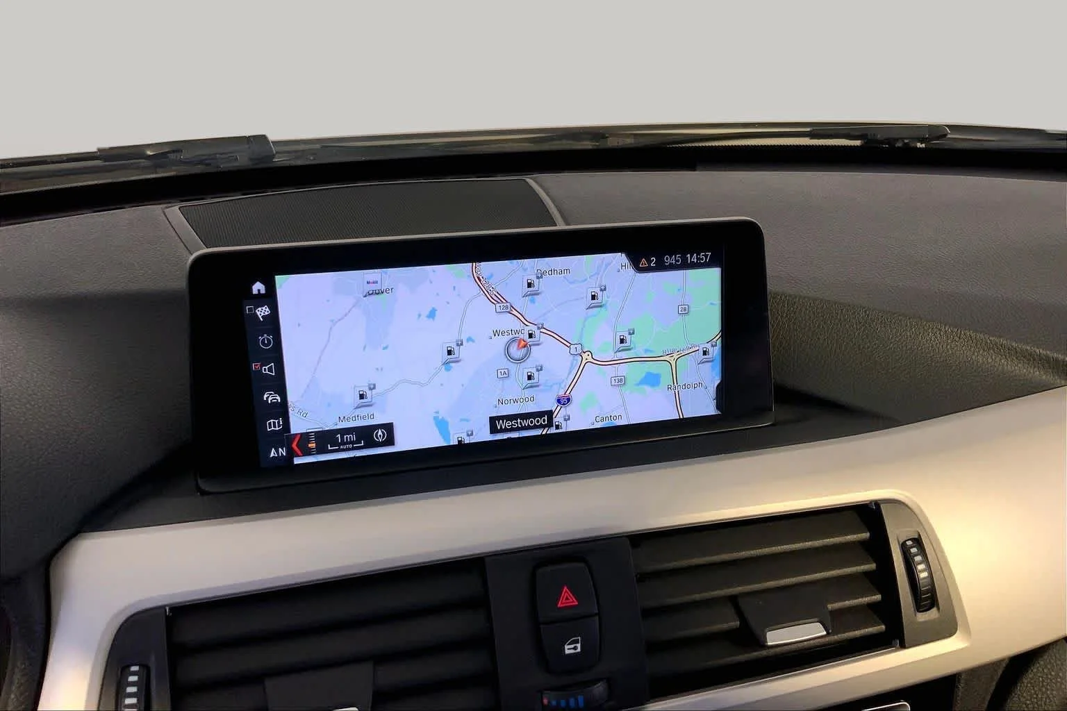 Used 2018 Alpine White BMW 320i xDrive image 29
