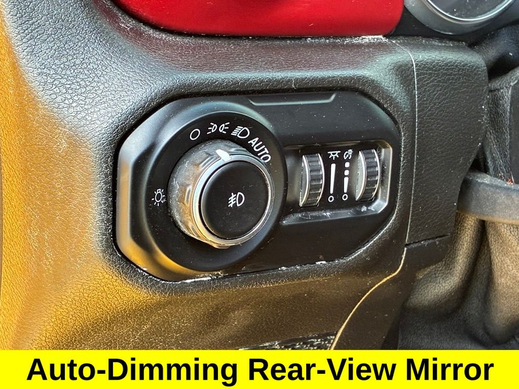 Used 2020  Jeep Rubicon image 13