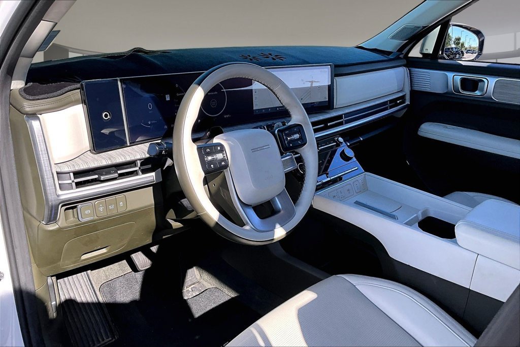 Used 2025 White Hyundai Calligraphy image 13