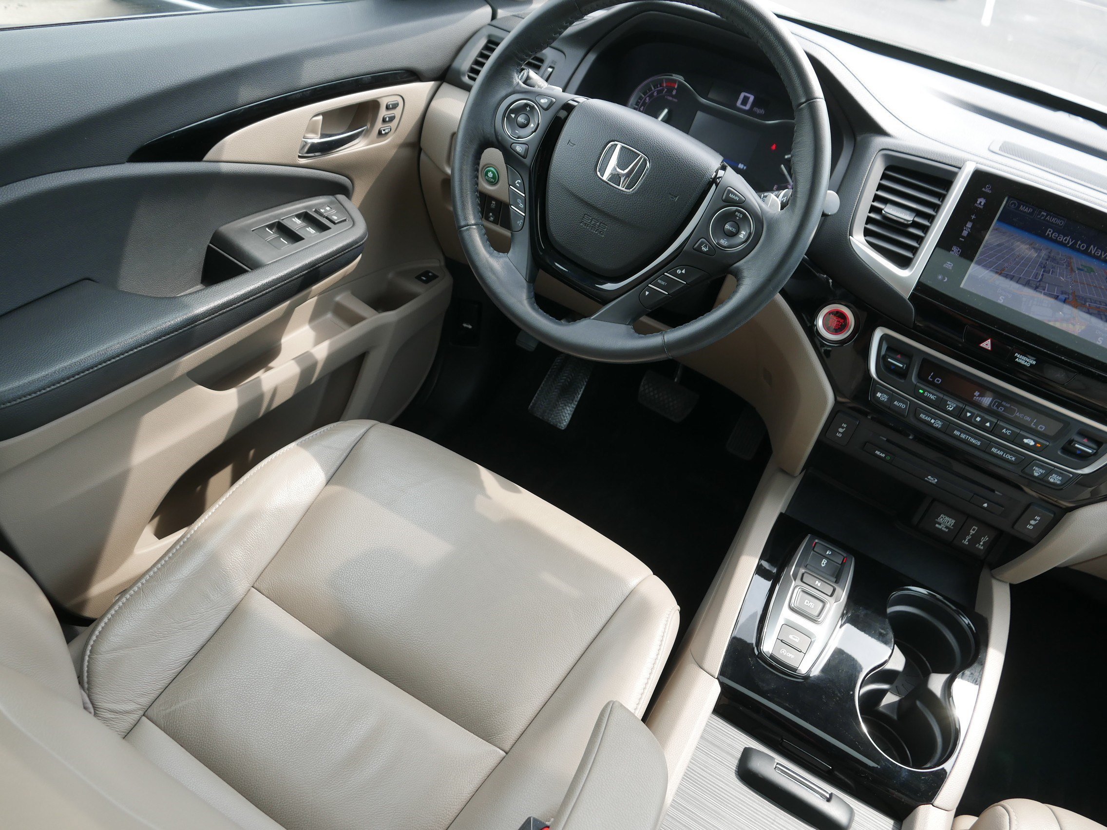 Used 2017 White Diamond Pearl Honda Touring image 9