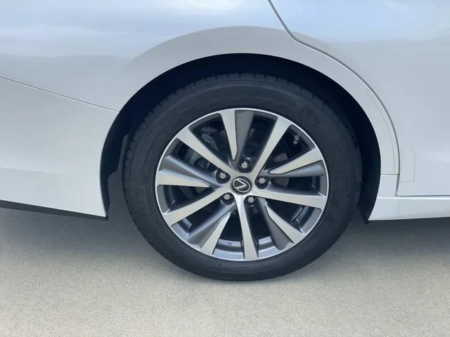 Used 2020 White Lexus 350 image 7