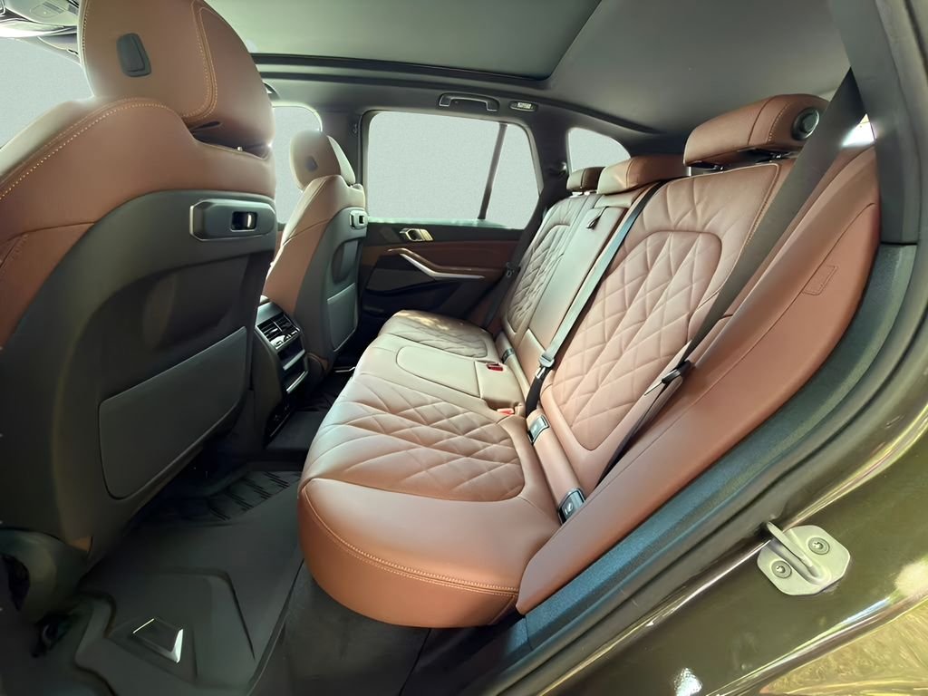 New 2026 Manhattan Green Metallic BMW xDrive50e image 21