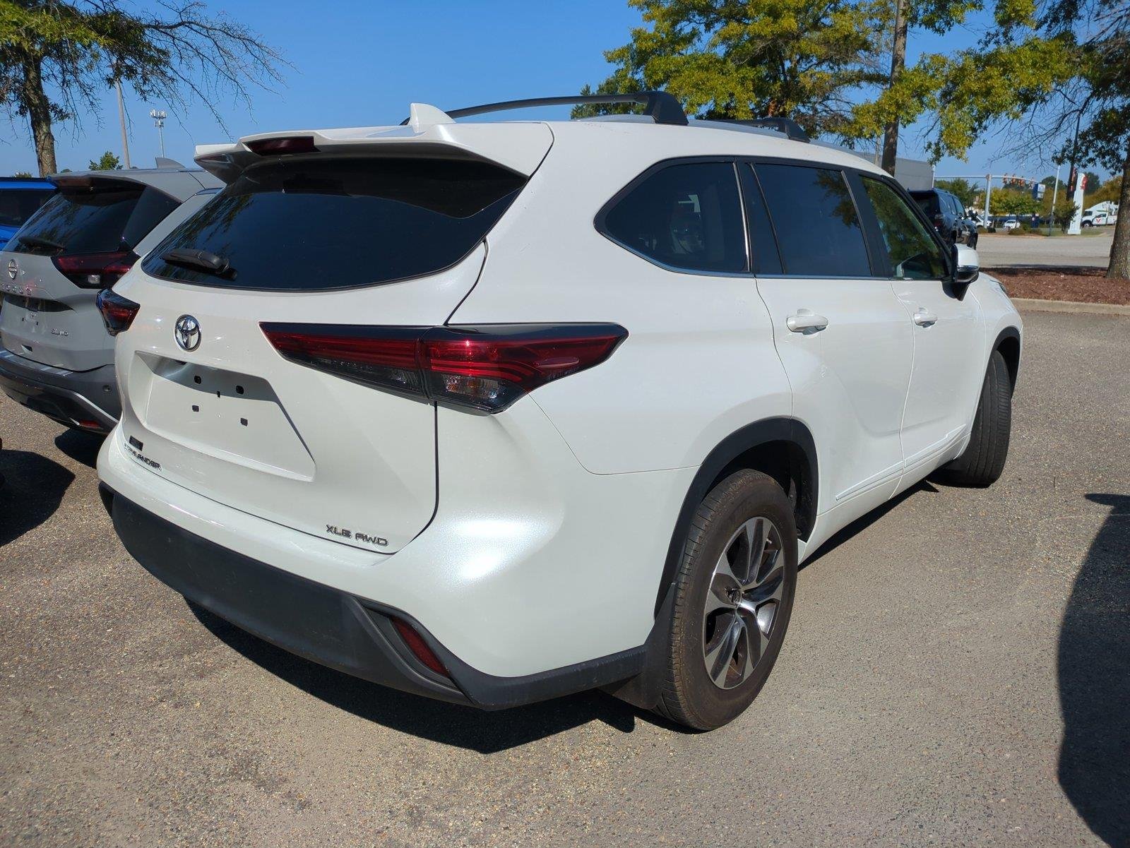 Used 2023 Wind Chill Pearl TOYOTA  image 3