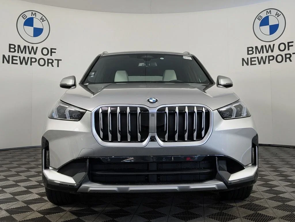 New 2026 Silver BMW xDrive28i image 4