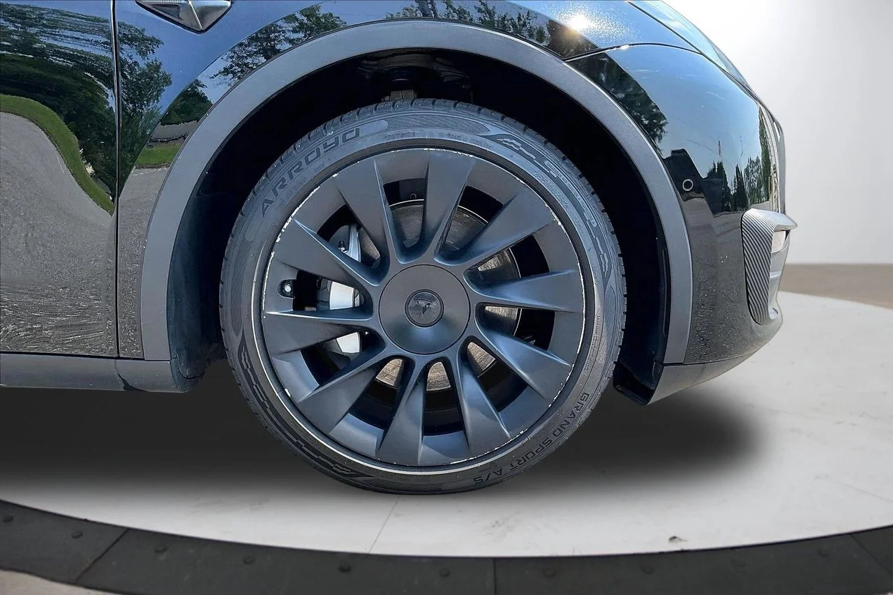 Used 2022  Tesla Long Range image 36