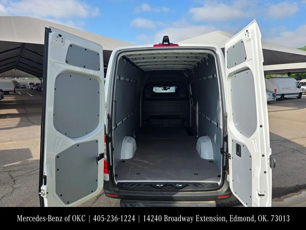 Used 2025 White Mercedes-Benz Cargo 170 WB image 5