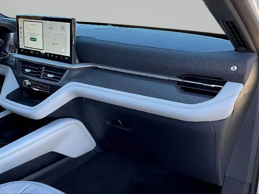 New 2027 Star White Metallic Tri-Coat Ford Platinum™ image 37