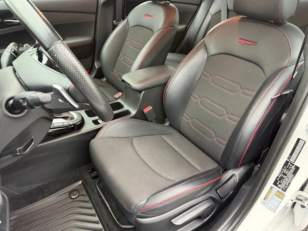 Used 2023 White Kia GT image 23