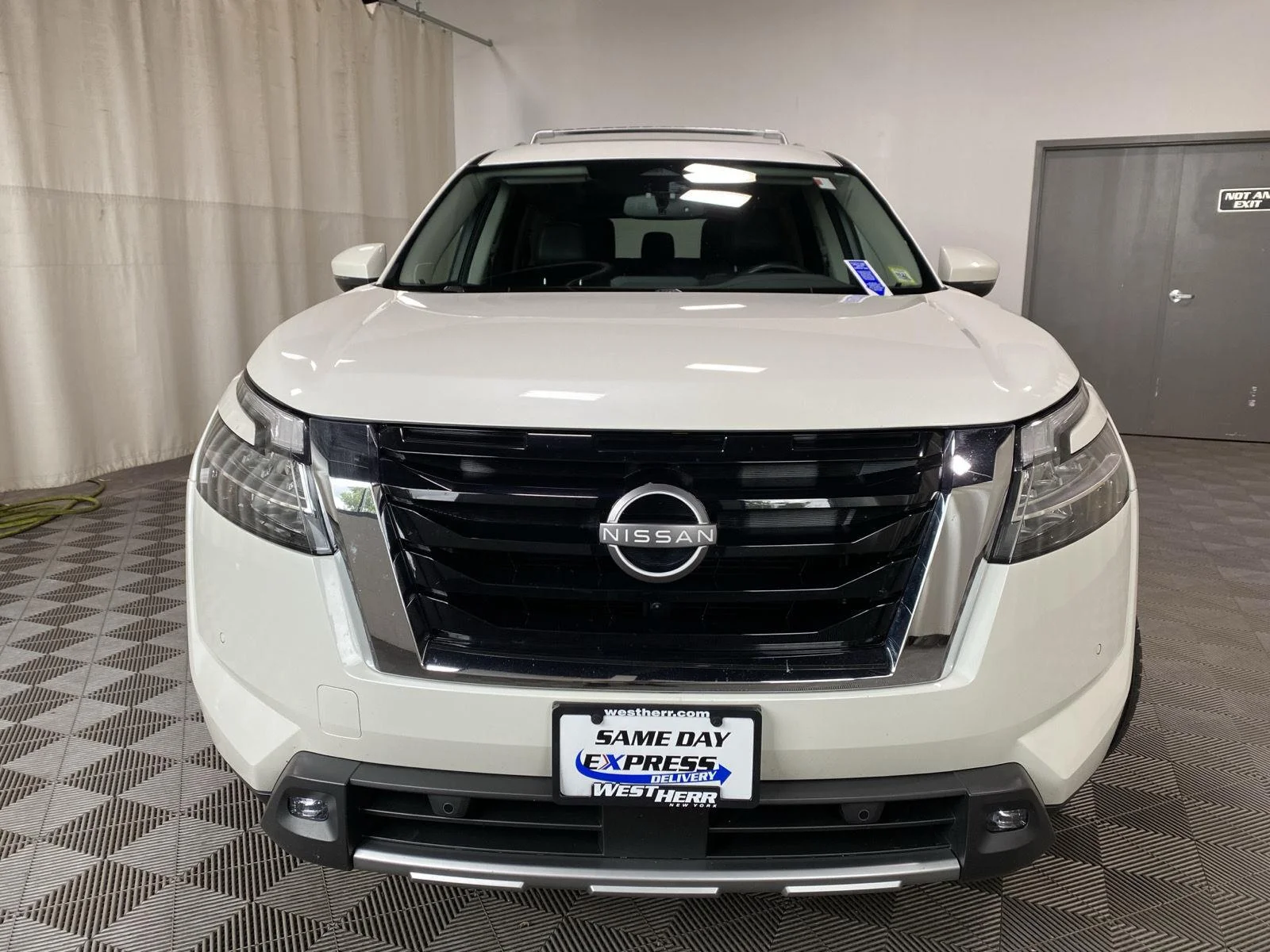 Used 2022 Pearl White Tricoat Nissan SL image 5