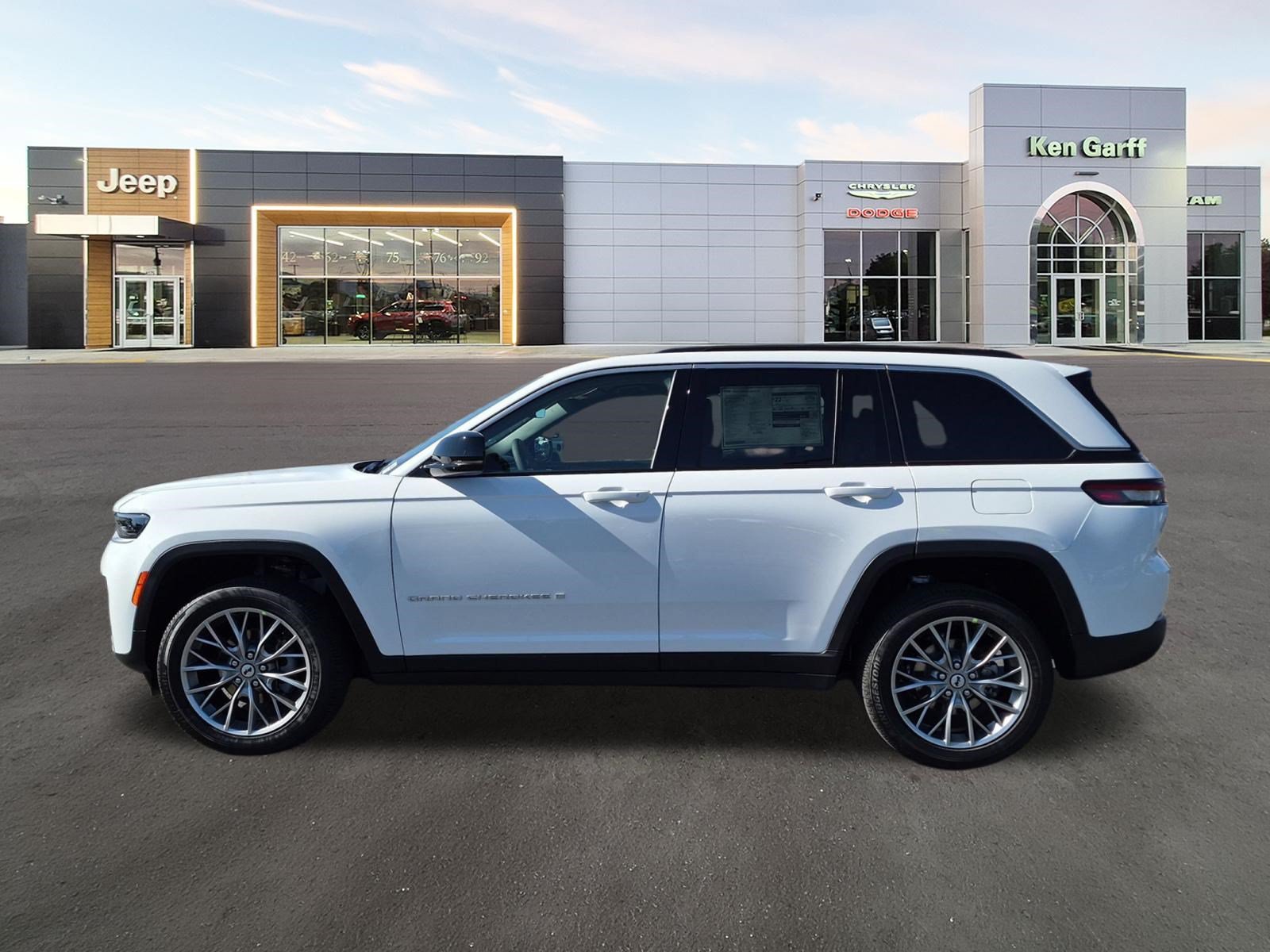 New 2027 Bright White Clear-Coat Paint Jeep Limited Reserve image 8