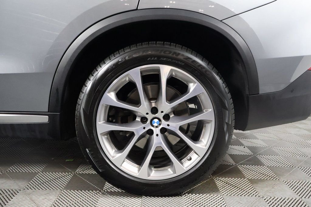 Used 2024 Skyscraper Grey Metallic BMW sDrive40i image 16
