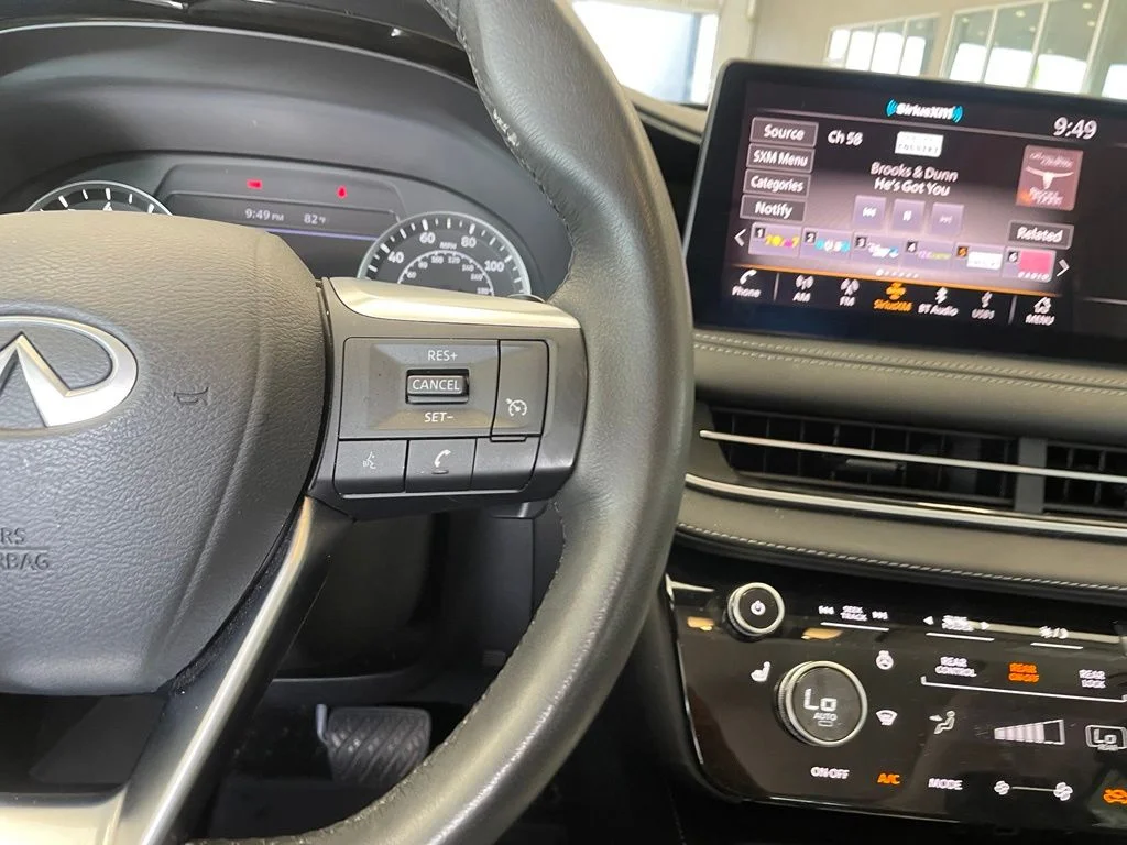 Used 2025 White INFINITI PURE image 15