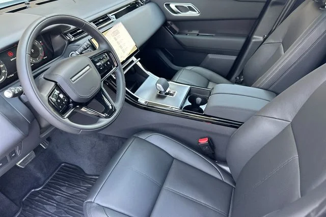 New 2026 Fuji White Land Rover Dynamic SE image 9