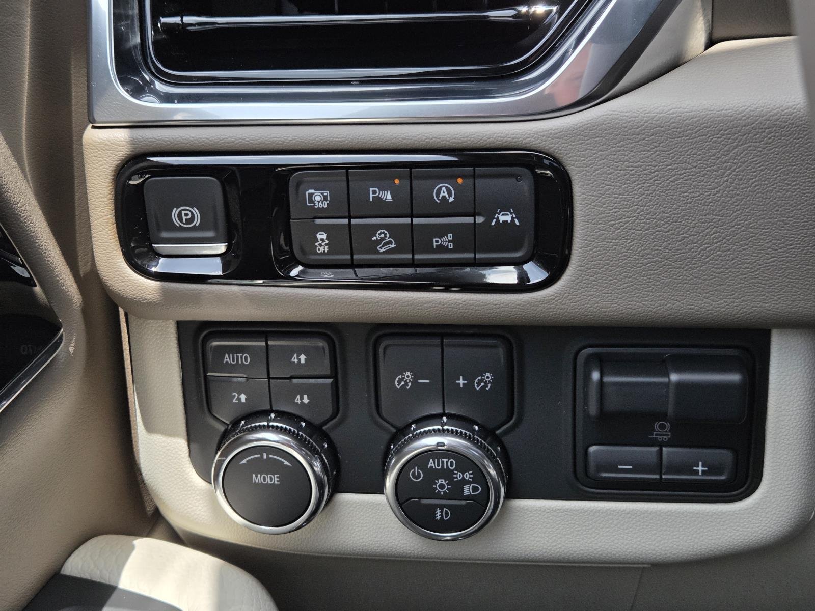 Used 2025 White Frost Tricoat GMC Denali image 25