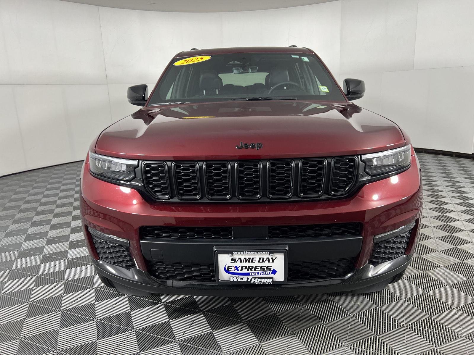 Used 2025 Velvet Red Pearlcoat Jeep Limited image 3