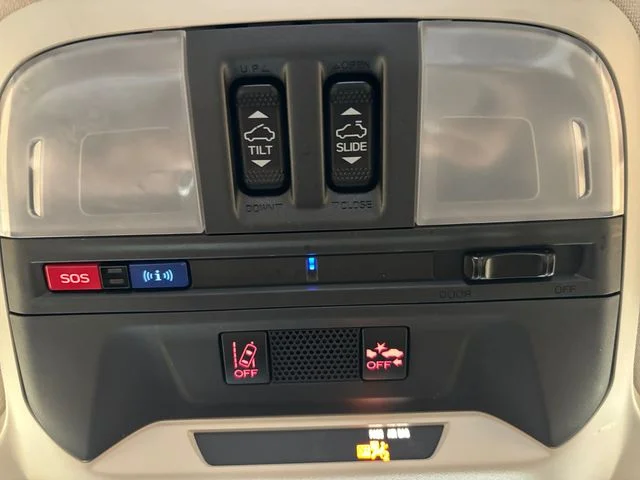 Used 2020 Crystal White Pearl Subaru Limited image 22
