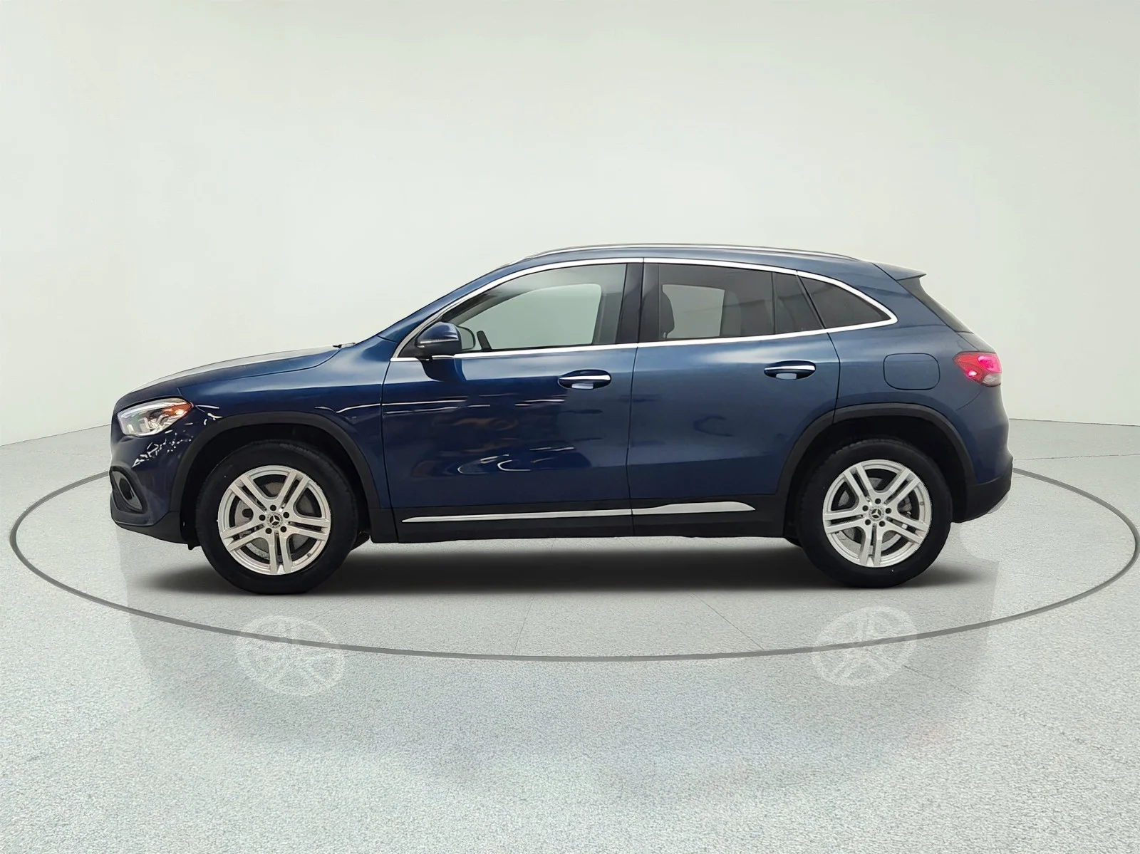 Used 2021 Denim Blue Metallic Mercedes-Benz GLA 250 SUV image 8