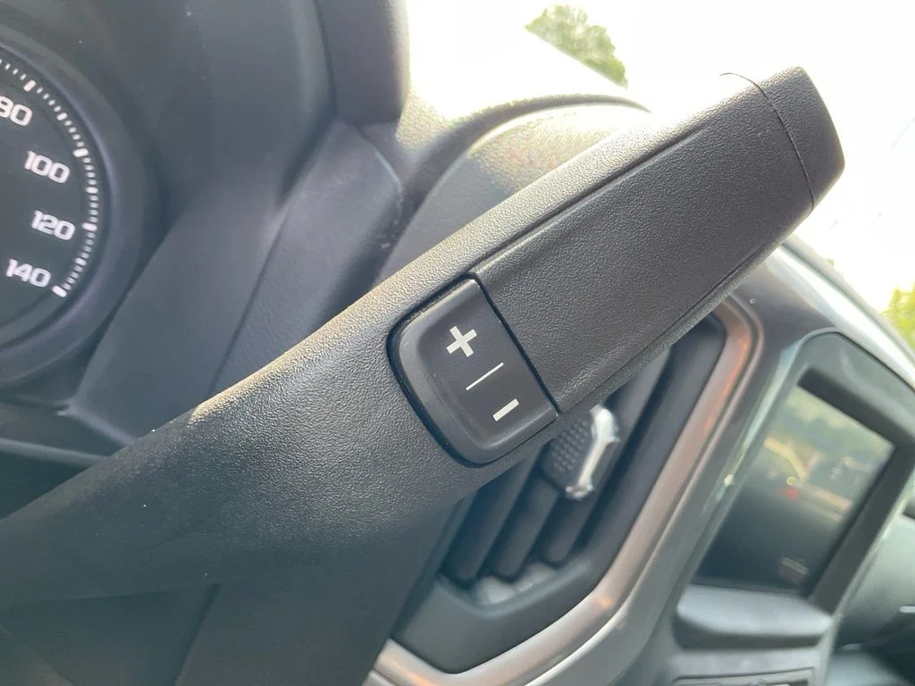 Used 2024 White Chevrolet Custom image 29