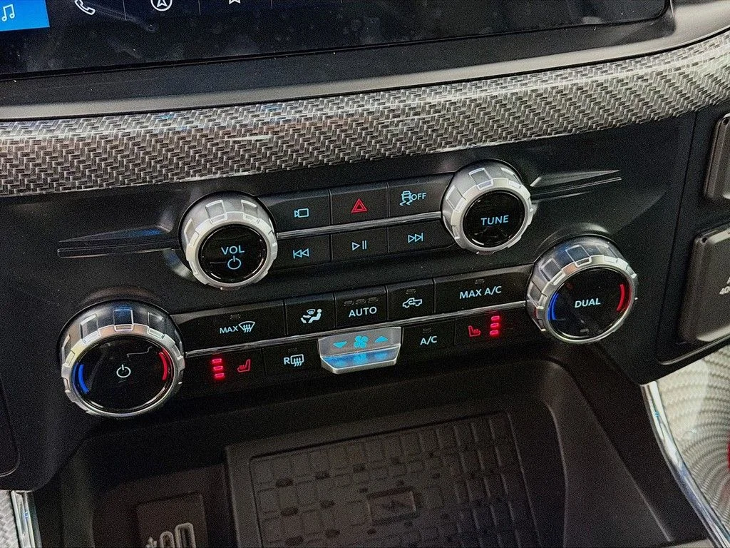New 2025 Agate Black Metallic Ford XLT image 36