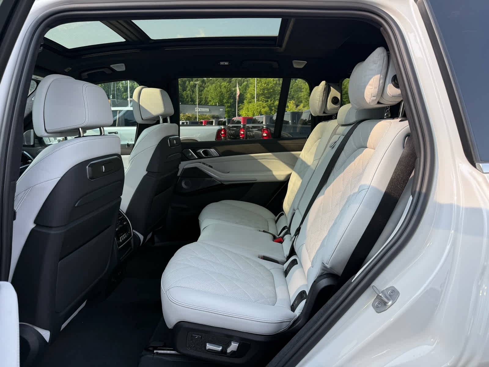 Certified Used 2024 Mineral White Metallic BMW xDrive40i image 24