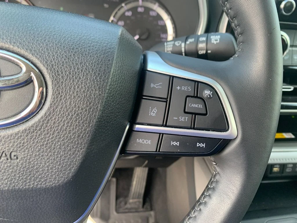 Used 2024  Toyota XLE image 28