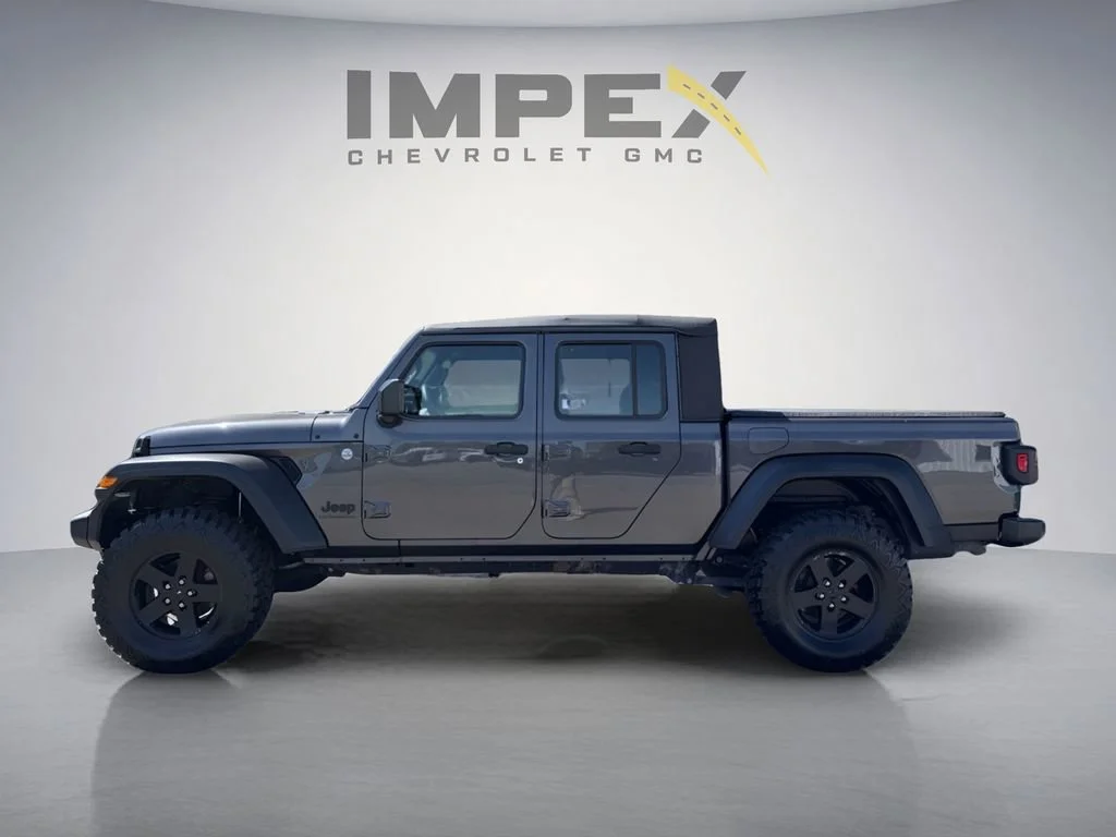 Used 2020  Jeep Sport image 2