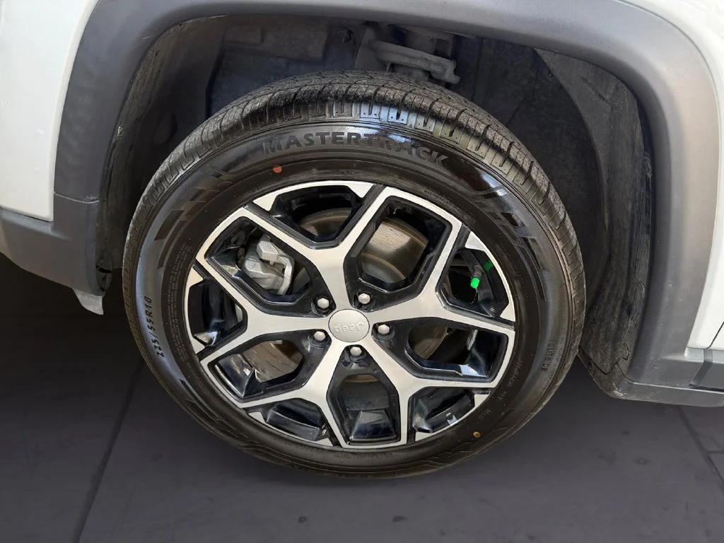 Used 2024 Silver Jeep Limited image 9