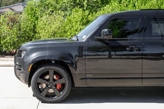 New 2026 Santorini Black Land Rover X image 19