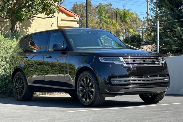 New 2026 Obsidian Black in Gloss Finish Land Rover SE image 7