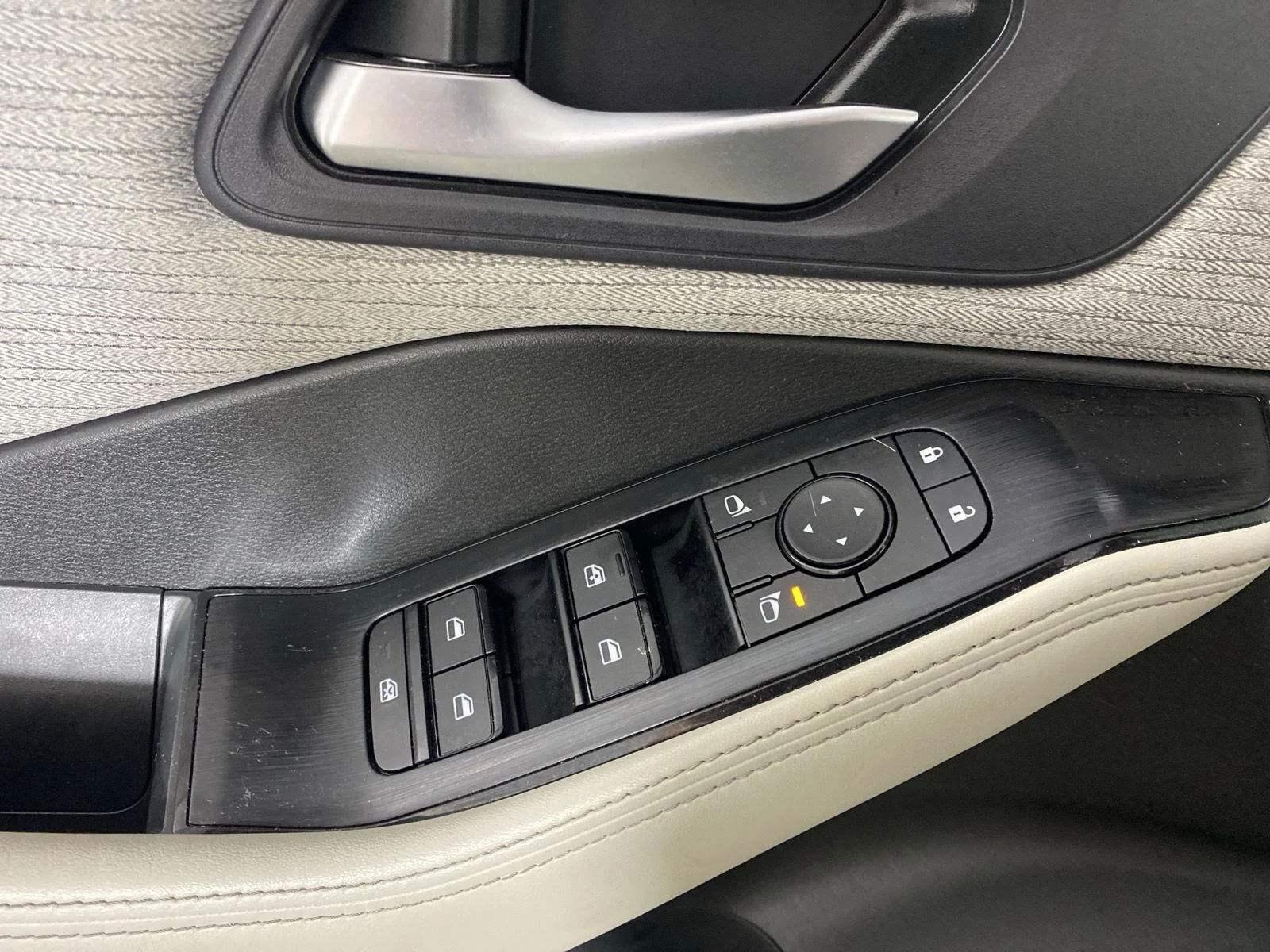 Used 2023 Super Black Nissan SV image 22
