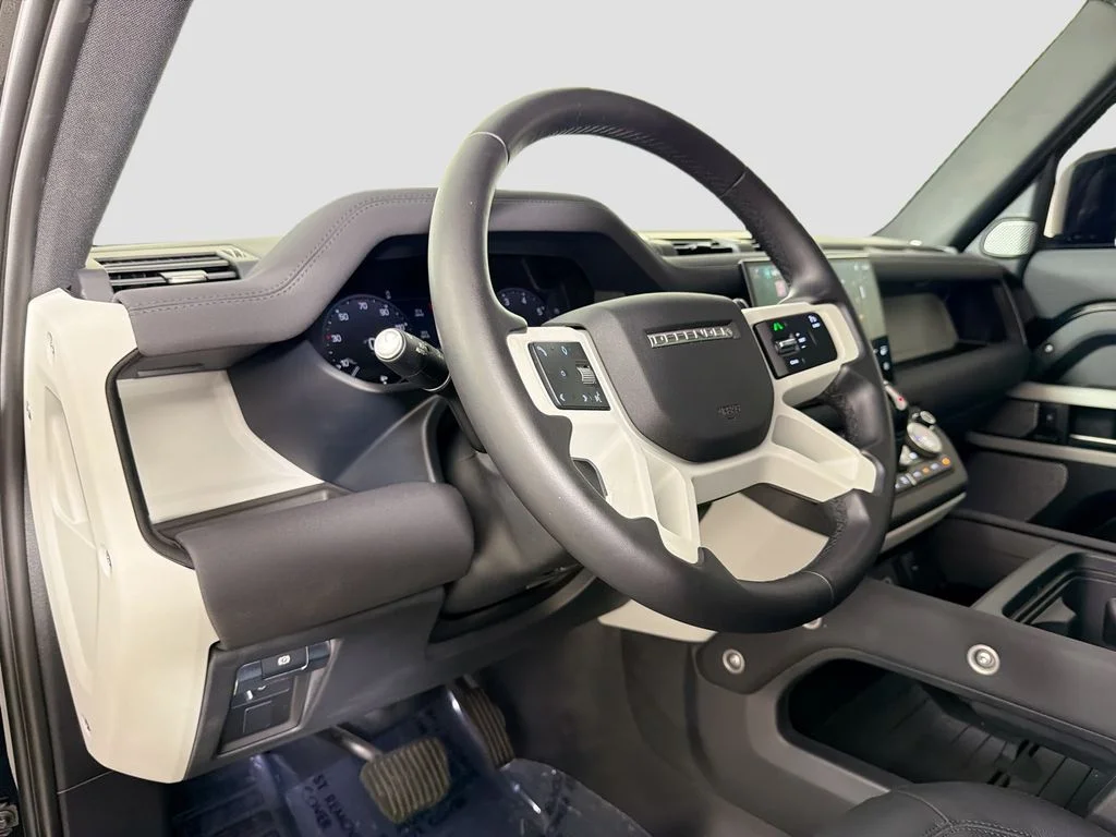 Used 2023 Santorini Black Metallic Land Rover SE image 9