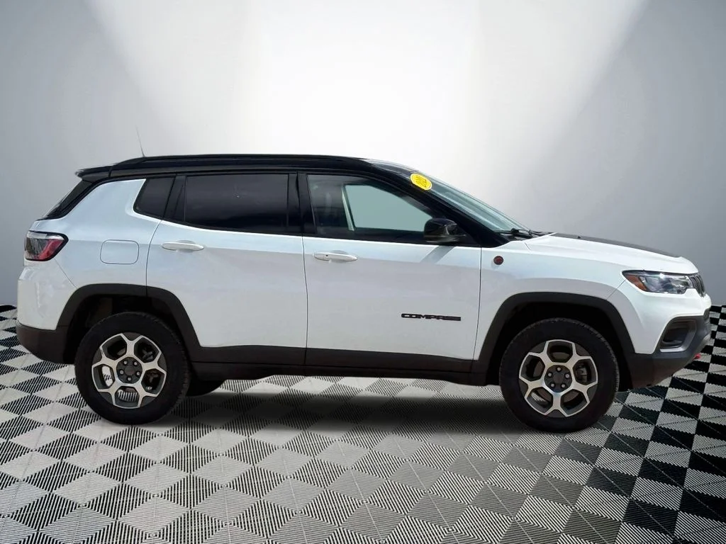 Used 2022 White Jeep Trailhawk image 5