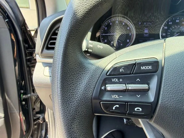 Used 2020 Black Hyundai SEL image 9