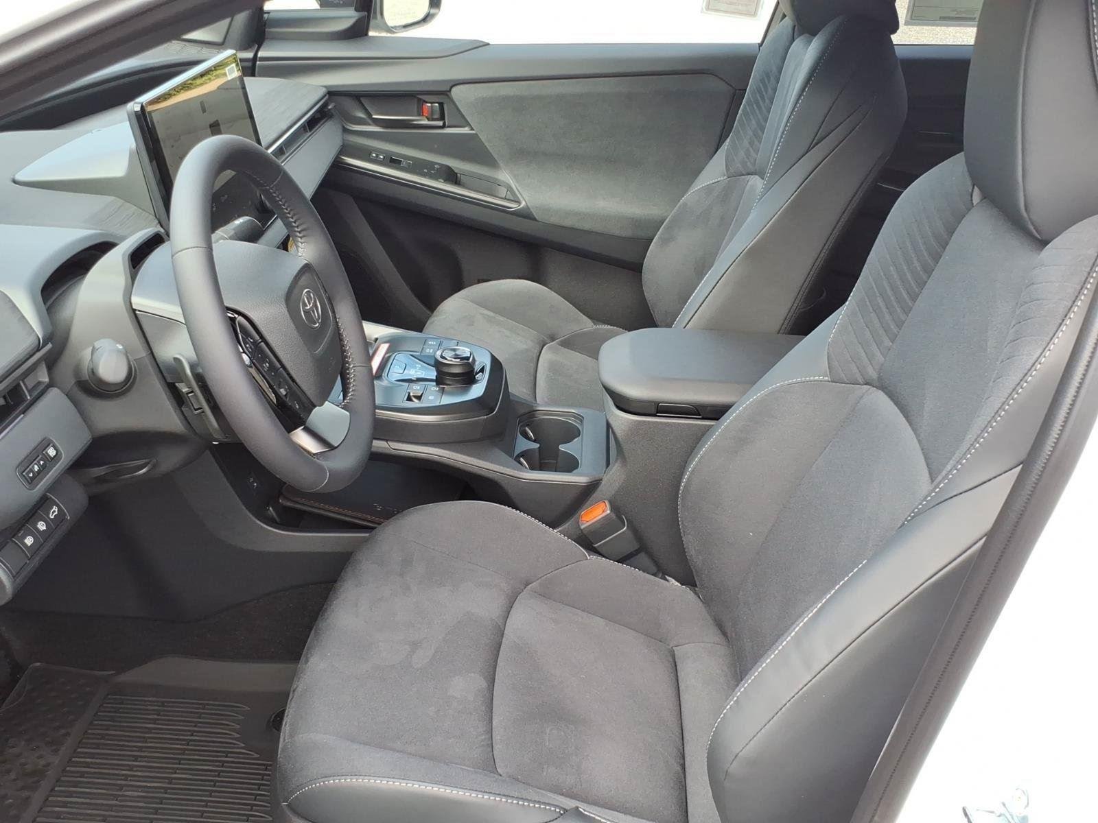 New 2026 Wind Chill Pearl with Midnight Black Metallic roof Toyota XSE image 11