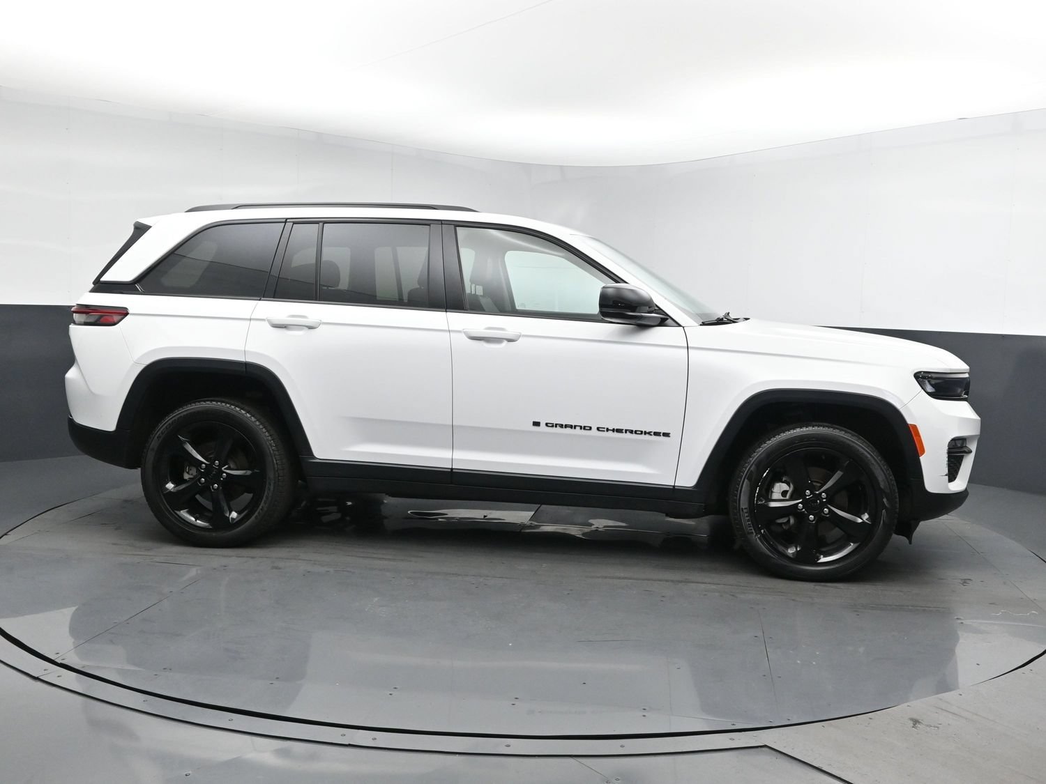 Used 2023 Bright White Clearcoat Jeep Limited image 4