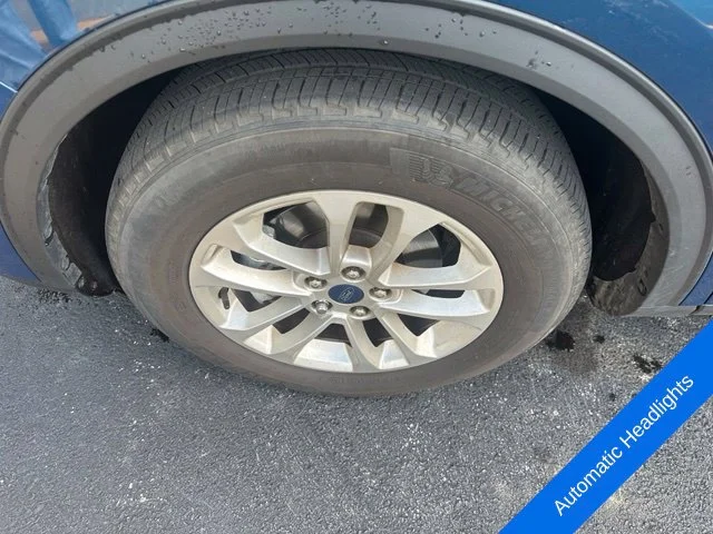 Used 2020 Green Metallic Ford SE image 2