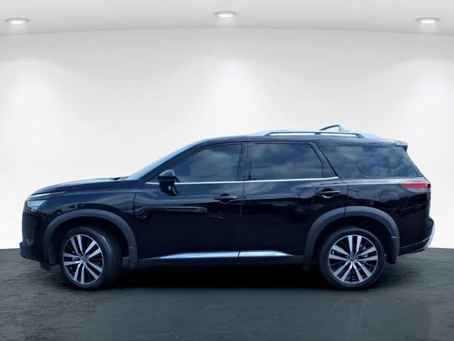 Used 2025 Black Nissan Platinum image 16
