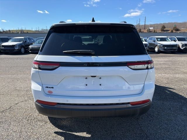 New 2026 Bright White Clear-Coat Exterior Paint Jeep Altitude image 6