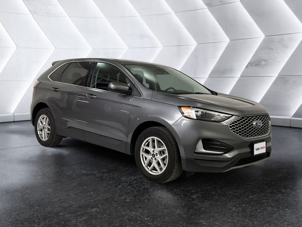 Used 2023 Gray Ford SEL image 1