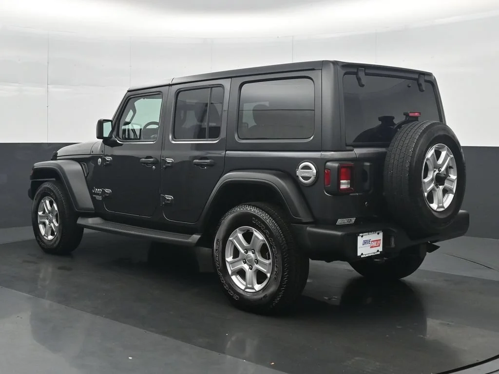 Used 2018 Gray Jeep Unlimited Sport S image 4