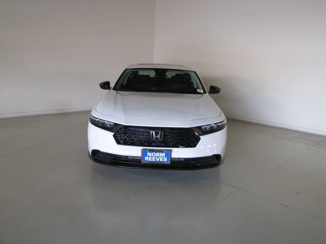 Certified Used 2025 Platinum White Pearl Honda SE image 2